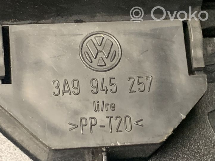 Volkswagen PASSAT B5.5 Feux arrière / postérieurs 3A9945257