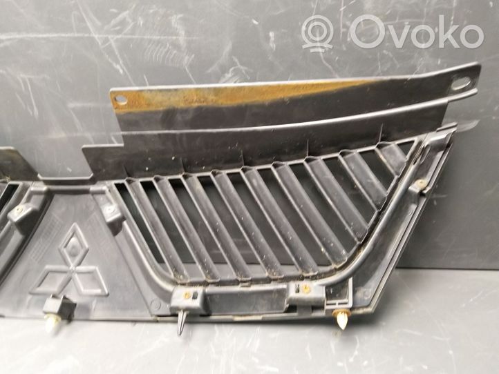 Mitsubishi Outlander Atrapa chłodnicy / Grill 7450A038