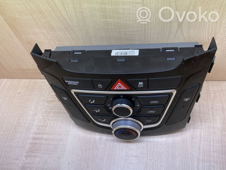 Hyundai i30 Panel klimatyzacji 97250A5XXX