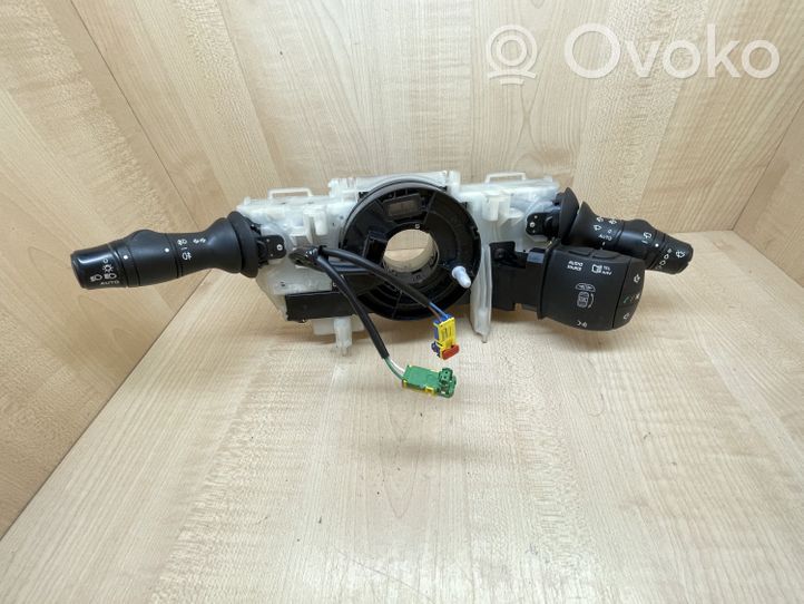 Renault Megane III Leva/interruttore dell’indicatore di direzione e tergicristallo 255670019RB