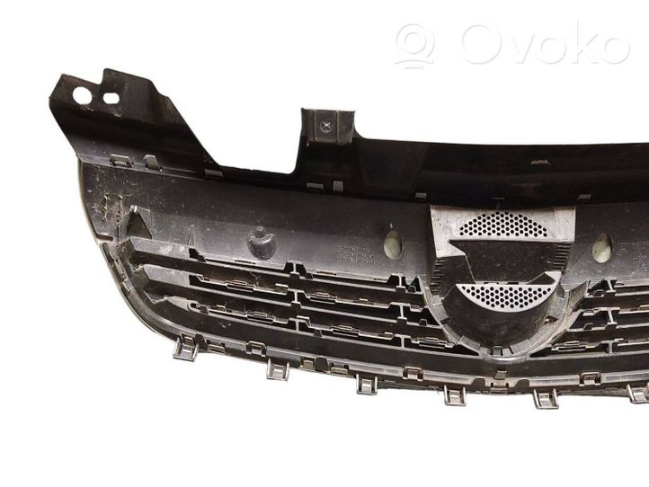 Opel Zafira B Grille calandre supérieure de pare-chocs avant 13247327