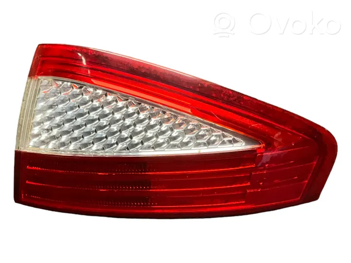 Ford Mondeo MK IV Luci posteriori 7S7113404A