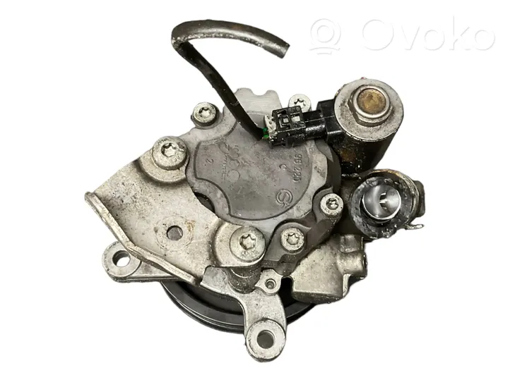 Mercedes-Benz C W204 Ohjaustehostimen pumppu A0054668401