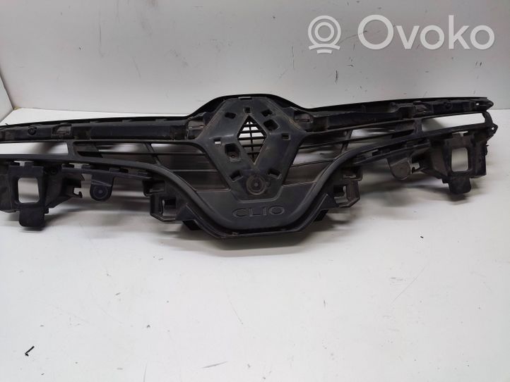 Renault Clio IV Maskownica / Grill / Atrapa górna chłodnicy 