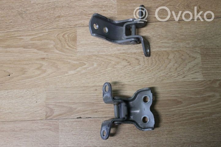 Toyota Avensis T250 Set di cerniere portiera anteriore 