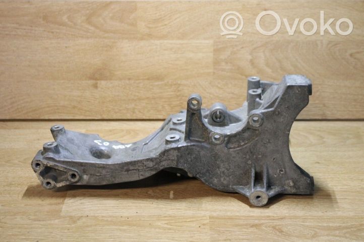 Audi A4 S4 B7 8E 8H Soporte del alternador 06D903143D