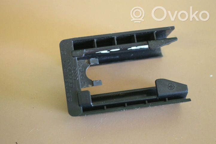 Audi A4 S4 B7 8E 8H Rivestimento del binario sedile anteriore del passeggero 8E0881347D