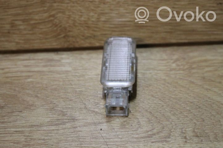 Audi A4 S4 B5 8D Inne oświetlenie wnętrza kabiny 4B094745