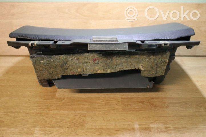 Volvo V70 Glove box 8650374