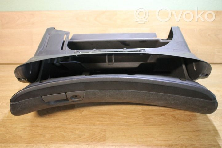 Volvo V70 Glove box 8650374