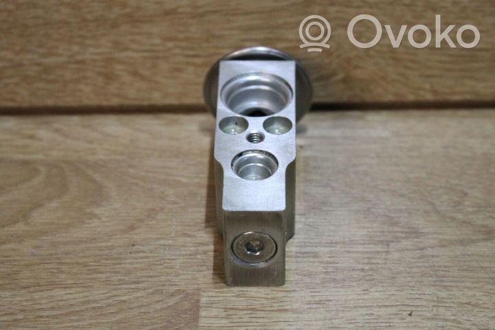 Volvo V70 Air conditioning (A/C) expansion valve 31101177