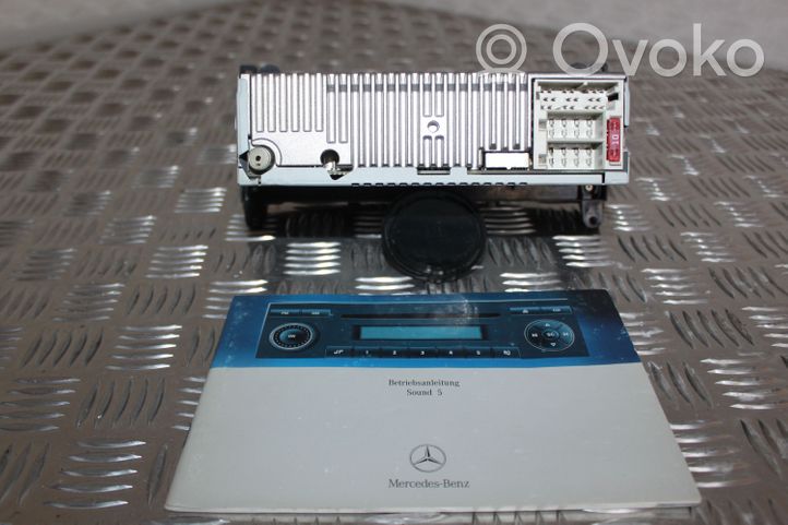 Mercedes-Benz Sprinter W906 Radio/CD/DVD/GPS-pääyksikkö A9068200886