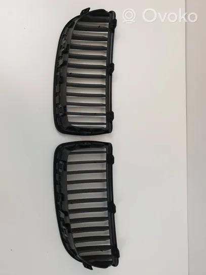 BMW 3 E90 E91 Maskownica / Grill / Atrapa górna chłodnicy 339517