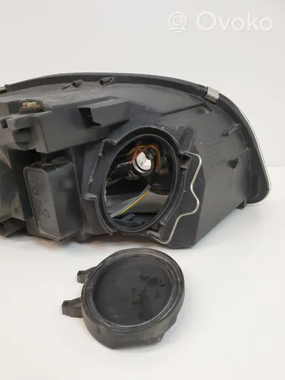 Audi A4 S4 B7 8E 8H Lampa przednia 084461109L