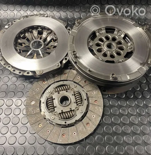 Audi A4 S4 B8 8K Clutch set kit 415070610