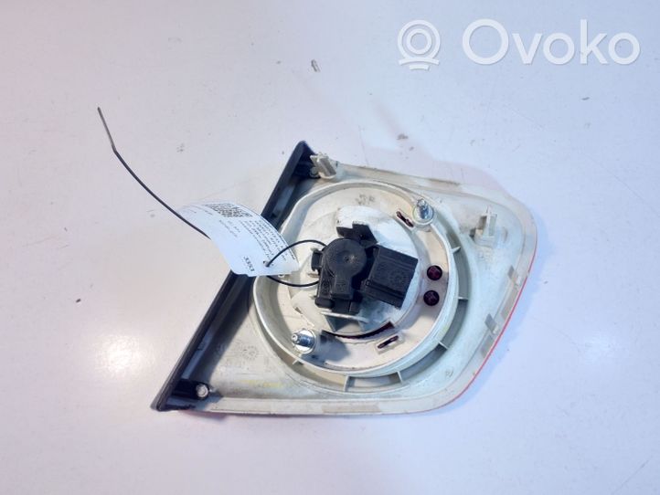 Volkswagen Jetta VI Lampy tylnej klapy bagażnika 1K5945093