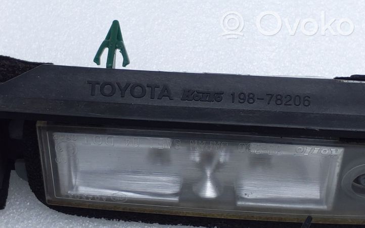 Lexus LS 460 - 600H Listwa oświetlenie tylnej tablicy rejestracyjnej 19878206