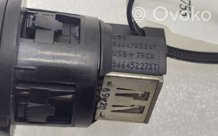 Peugeot RCZ Connecteur/prise USB 96647952XT