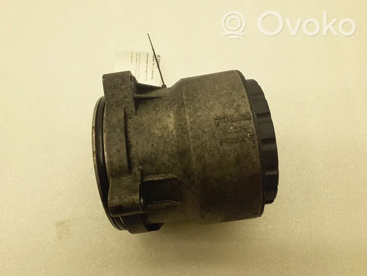 Volkswagen Touareg I Oil filter cover 07Z115466A