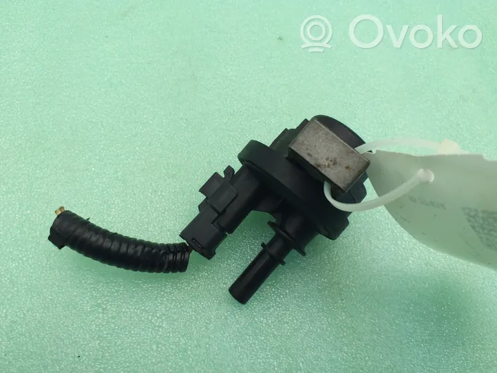 Nissan Pulsar Fuel tank valve V29036755