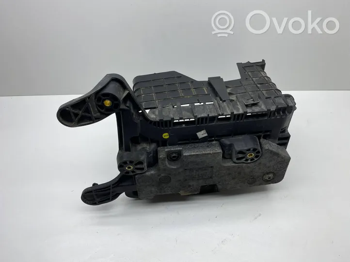 Volkswagen PASSAT CC Support boîte de batterie 1K0915333