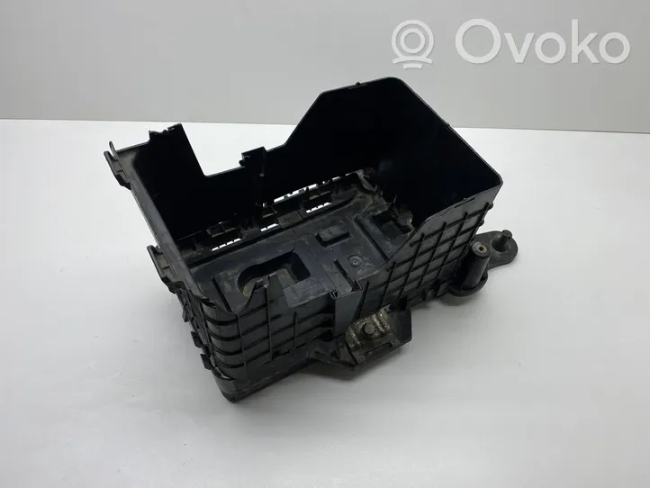 Volkswagen PASSAT CC Vassoio scatola della batteria 1K0915333