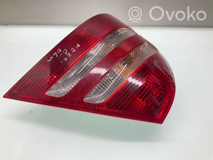 Mercedes-Benz C W203 Lampa tylna 2038201964