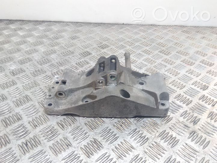 BMW 4 F32 F33 Generator/alternator bracket 7619250