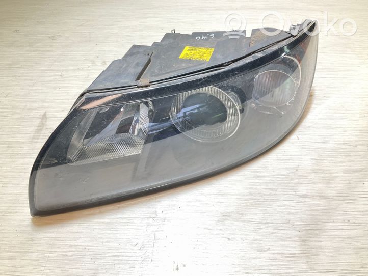 Volvo S40 Lampa przednia 30698879