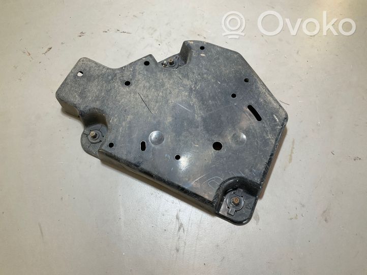 Audi Q3 8U Polttoainesäiliön pohjapanssari 5N0131331