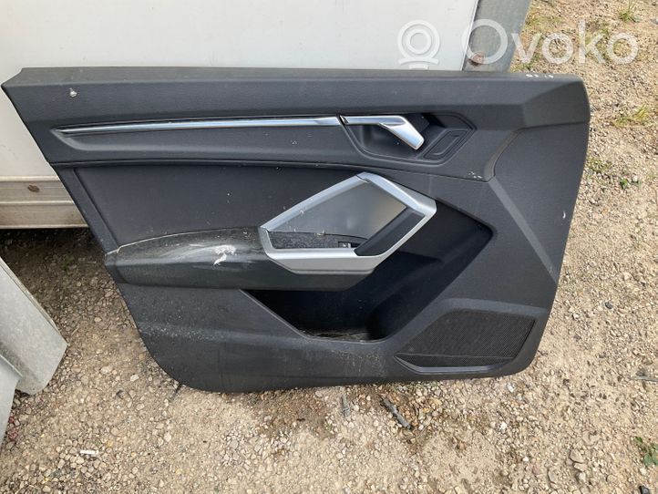 Audi Q3 F3 Revestimiento de puerta delantera 83A867133