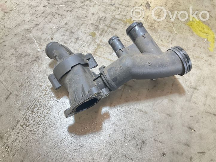 Skoda Fabia Mk3 (NJ) Termostat / Obudowa termostatu 04B121026C