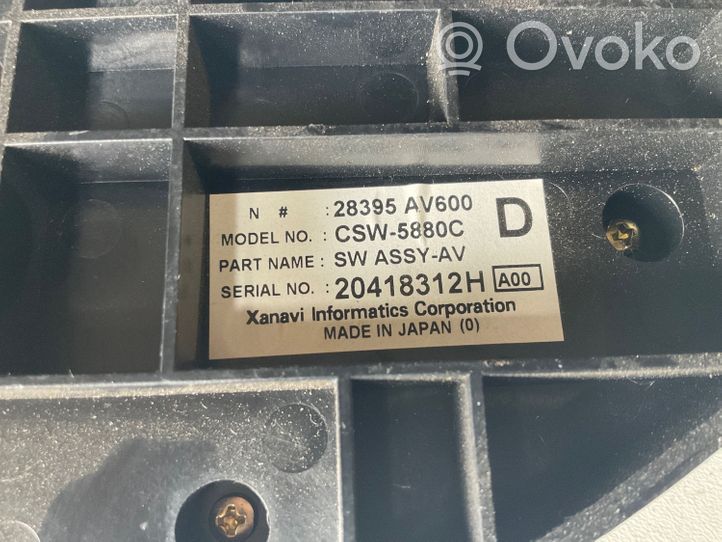 Nissan Primera Konsola środkowa / Radio / GPS 28395AV600