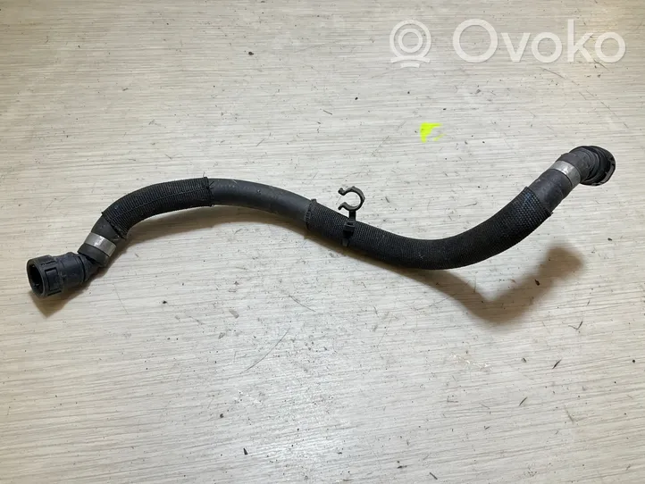 Volvo XC40 Tuyau de liquide de refroidissement moteur 32230239