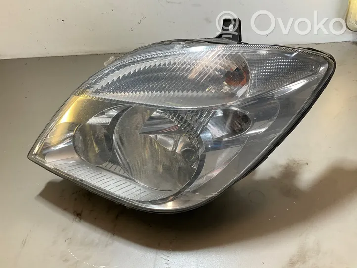 Mercedes-Benz Sprinter W906 Lampa przednia A9068200361