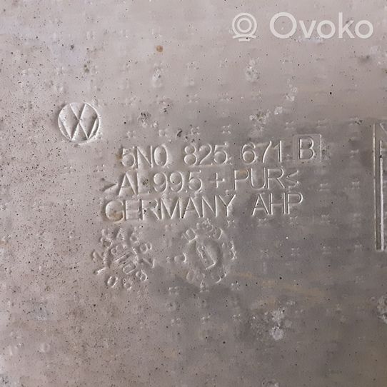 Volkswagen Tiguan Osłona termiczna rury wydechowej 5N0825671B