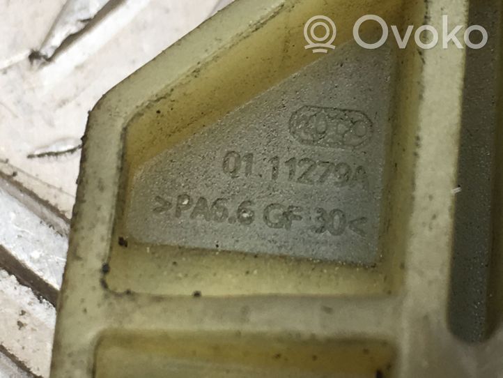 Volkswagen Tiguan Staffa di montaggio del radiatore 0111279A