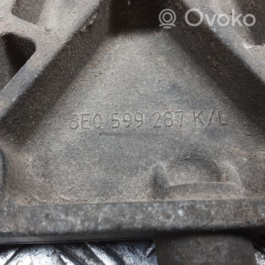 Audi A4 S4 B7 8E 8H Takatasauspyörästön kannatin 8E0599287K