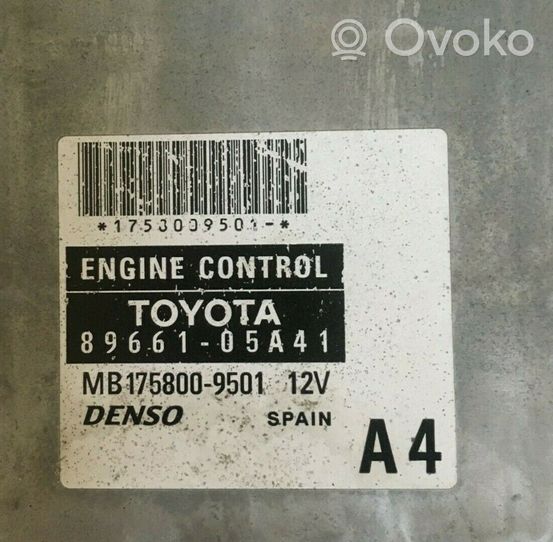 Toyota Avensis T250 Variklio valdymo blokas 8966105A41