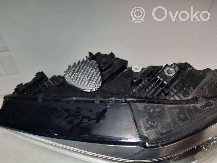 BMW X5 G05 Lampa przednia 5A2799101