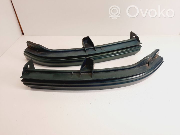 Opel Zafira A Rivestimento sotto il faro/fanale 90580651LH