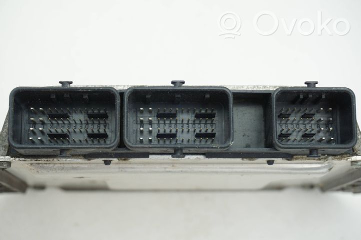 Dacia Duster Komputer / Sterownik ECU silnika 237100740R