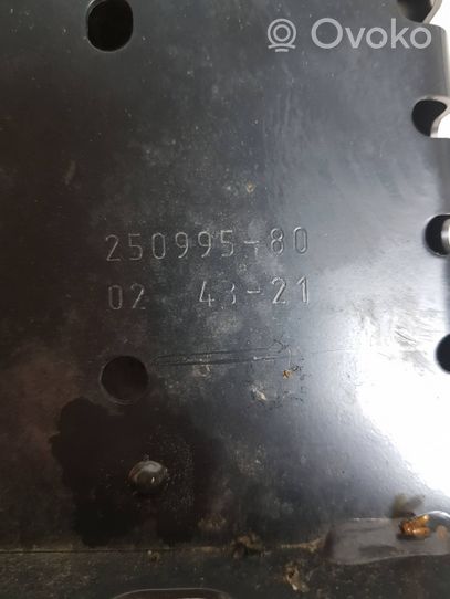 Nissan Qashqai J12 Poprzeczka zderzaka przedniego 25099580