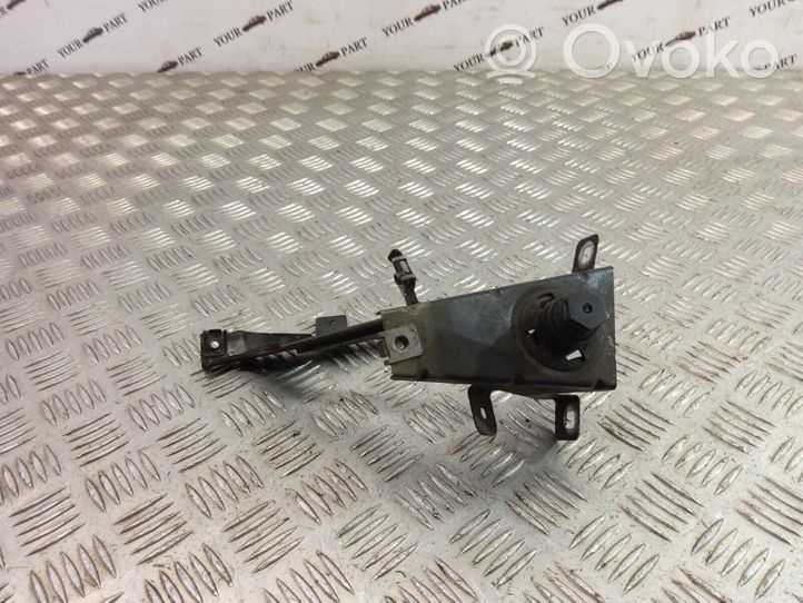 BMW 7 F01 F02 F03 F04 Supporto di montaggio del parafango 7184179