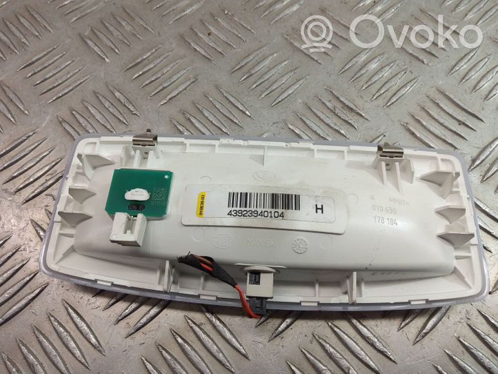 BMW 1 F20 F21 Lampka podsufitki tylna 9239401