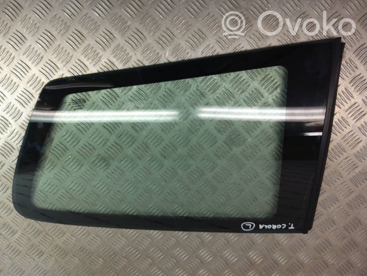 Toyota Corolla E120 E130 Fenêtre latérale avant / vitre triangulaire 43R-000158