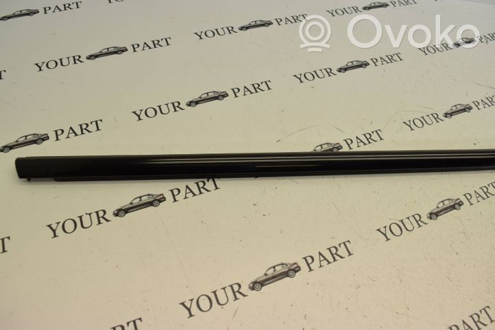 BMW X1 F48 F49 Rivestimento modanatura del vetro della portiera anteriore 7410462