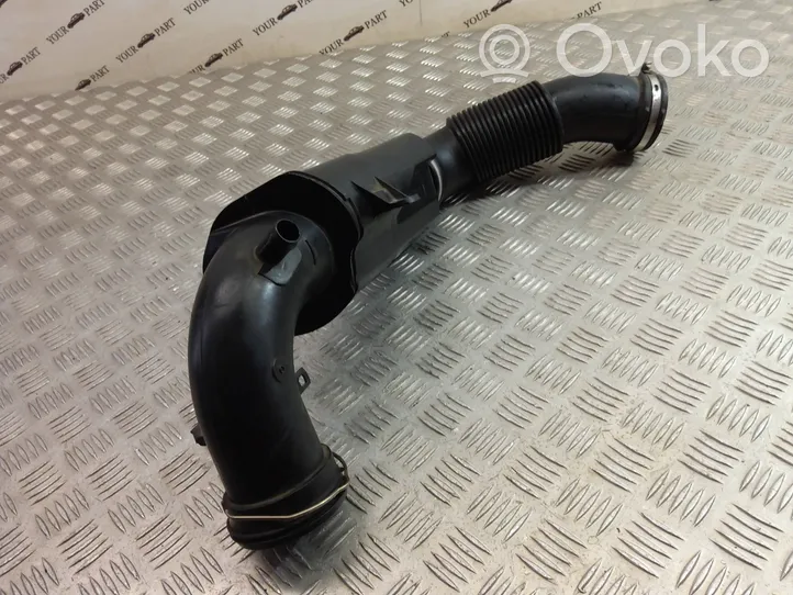 BMW X1 F48 F49 Turboahtimen ilmanoton letku 7619268