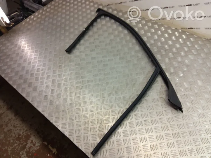 BMW X1 F48 F49 Rivestimento modanatura del vetro della portiera anteriore 7362237