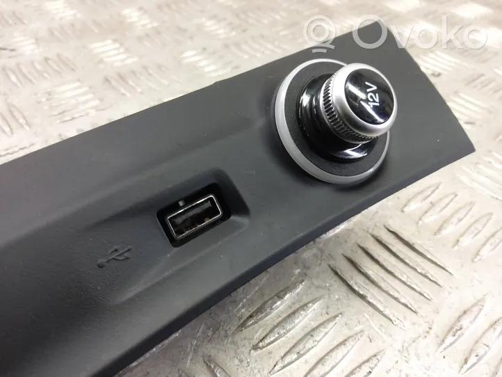 Alfa Romeo Stelvio Connecteur/prise USB 505493820